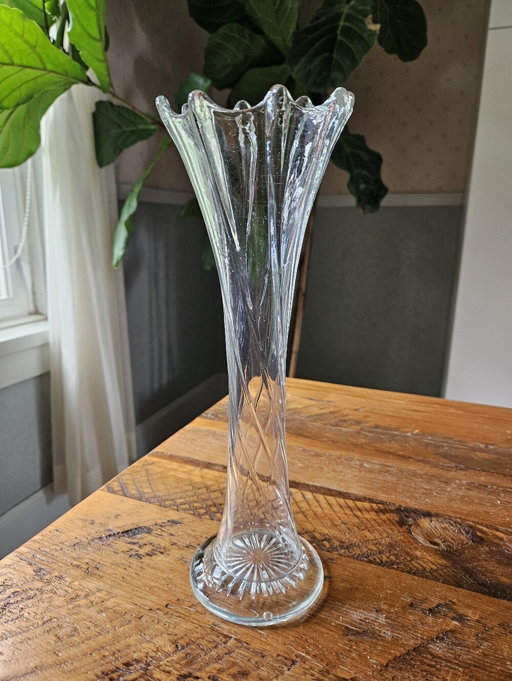 Vintage clear Swung Vase